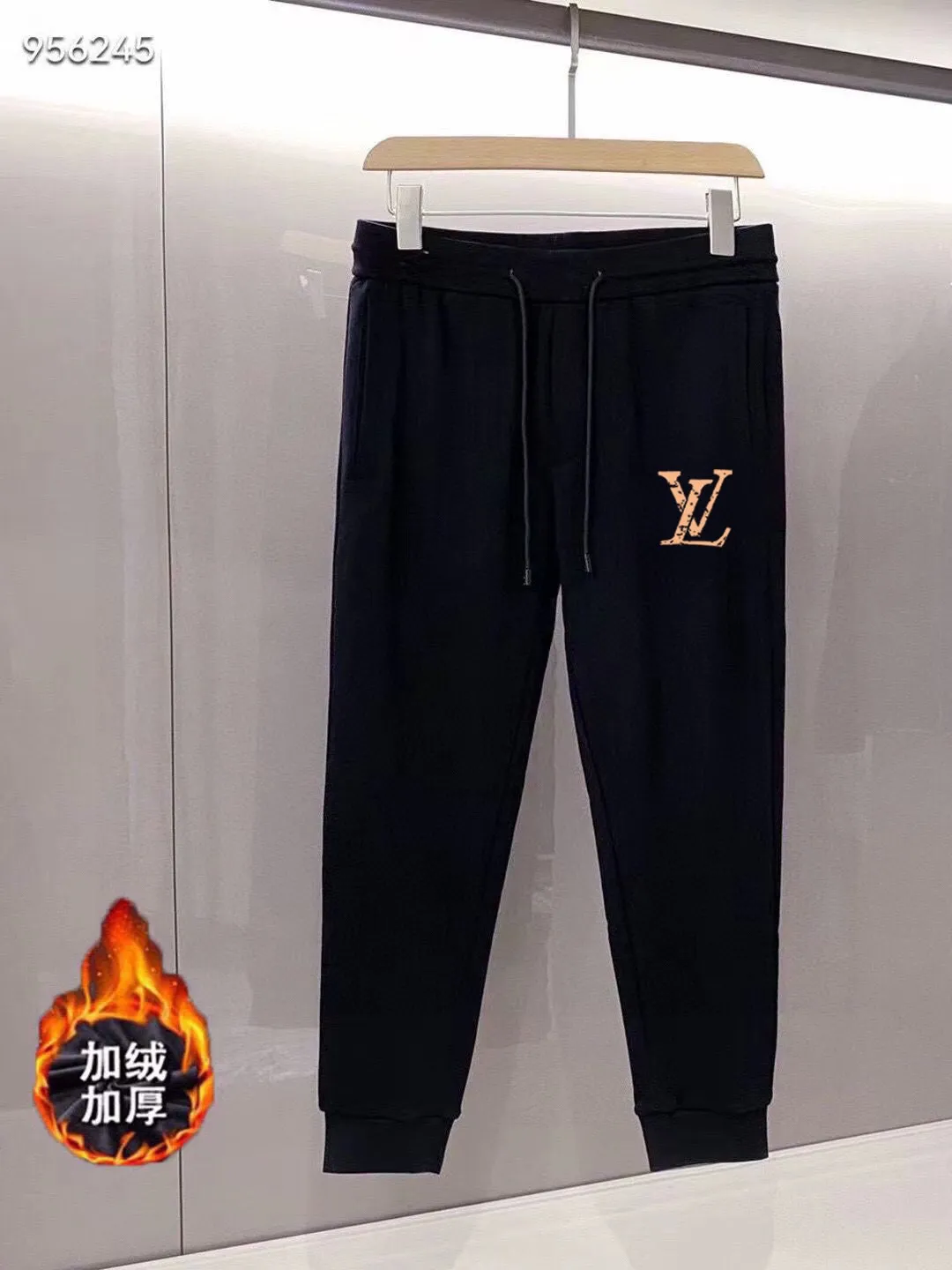 🅿️460 brand [LV Louis Vuitton] (velvet and thickened) 2025 autumn and winter new products, celebrities’ favorite fashion-flavored casual suits, clean and neat tailoring, full of urban style. Made of high-quality customized fabrics, the inner warmth is excellent, the hand feels soft and dry, and the upper body effect is crisp and stylish. The three-dimensional cutting process and the pattern are all of high standards, and the silhouette version has the right benefits! It is not tight at all, and you feel good when you wear it. So many top-quality raw materials create high-end products with unparalleled value. It is the first choice for high-end fashion people. (Size: M-4XL can wear up to 200 pounds)